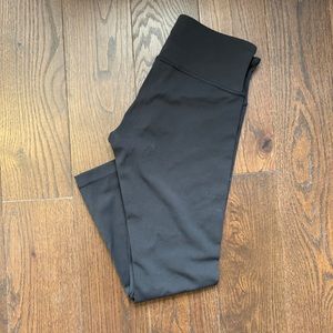 Black low rise Lululemon reversible leggings